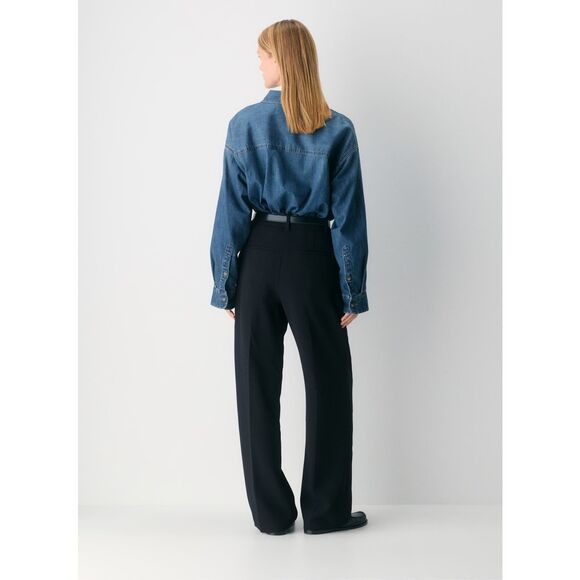 Aritzia The Effortless Pant Crepette in Black - Picture 2 of 8